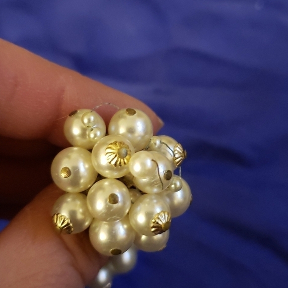 Vintage Pearl Cluster Clip on Earrings - Picture 7 of 7